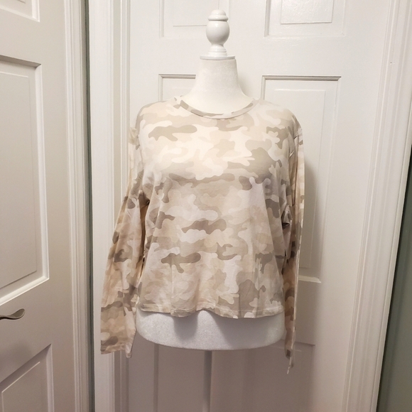 NWT GAP Beige Camo Print L/Sleeve Crop Top Tee Size XXL, Casual 100% Cotton - Picture 1 of 9